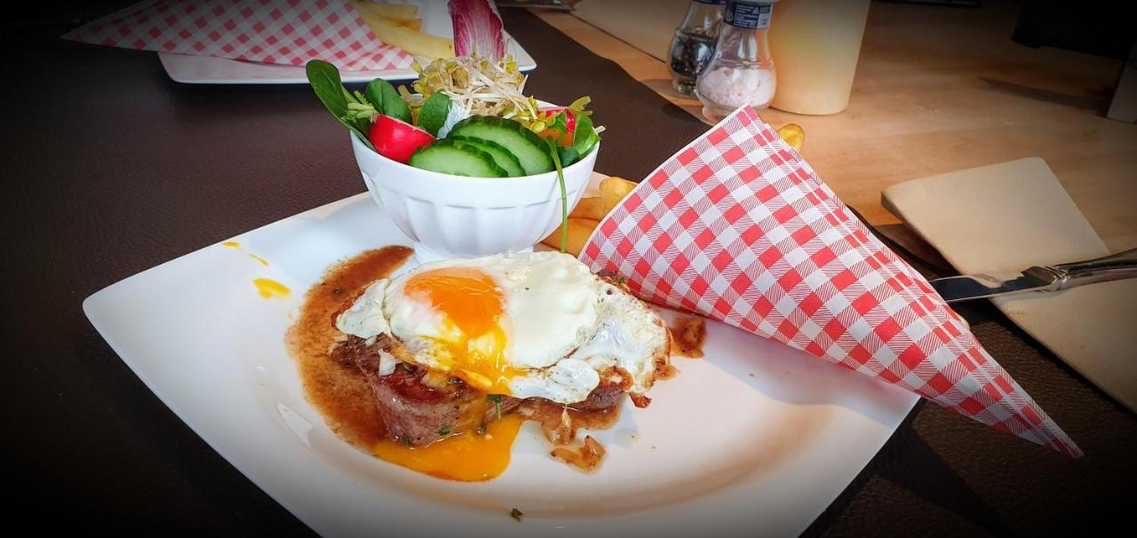 Hotel Restaurant The Kings Head Inn Voeren Bagian luar foto